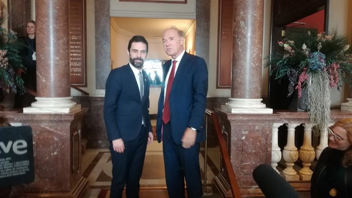 El pte.Roger Torrent i Albert Peters (Directius de Parla Alemanya)