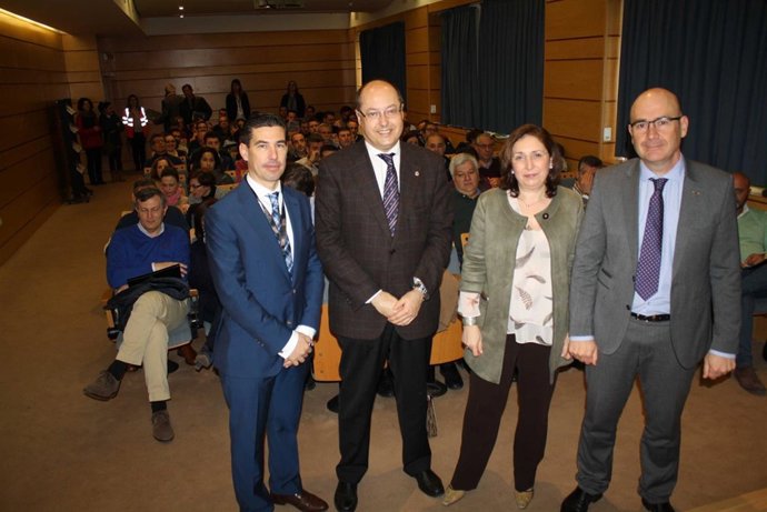 Carmona (dcha.), en la inauguración del encuentro