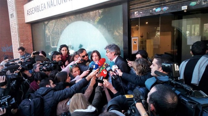 Jordi Pina, advocat de Jordi Sànchez, davant la seu de l'ANC