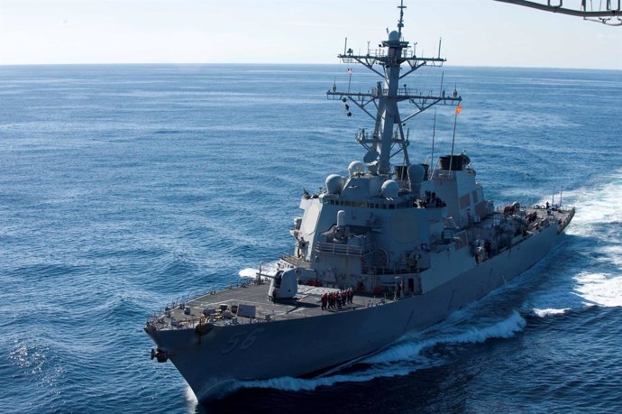El destructor estadounidense USS John S. McCain 