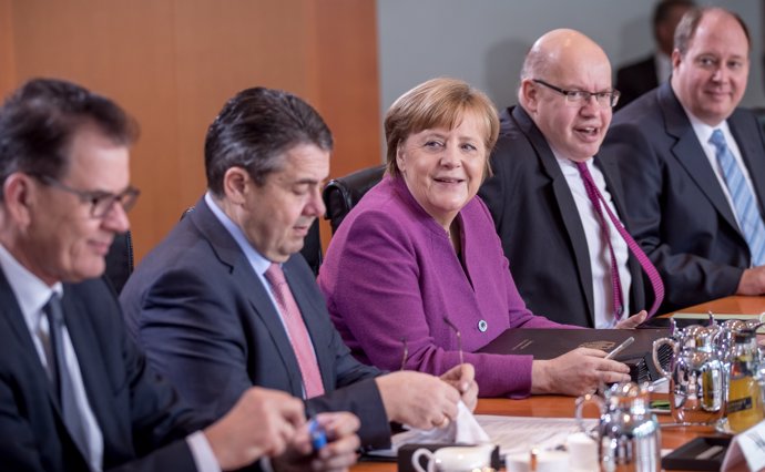 Angela Merkel reunida amb el seu Govern