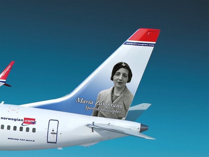 La filósofa María Zambrano, en uno de los aviones de Norwegian.