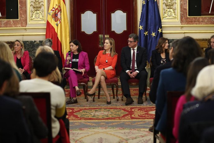 Ana Pastor en la charla-coloquio con motivo del Día Internacional de la Mujer
