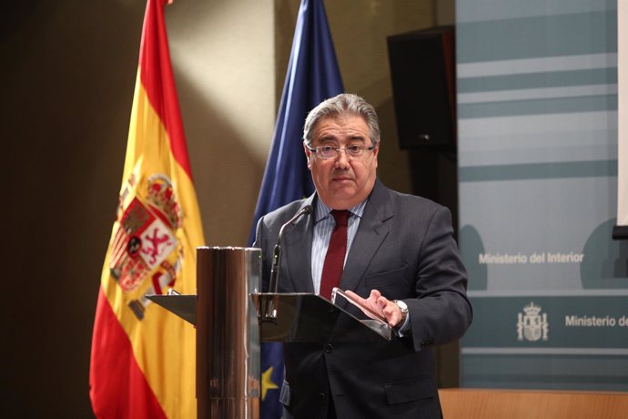 El ministro del Interior, Juan Ignacio Zoido, presenta la campaña #SumatuLuz