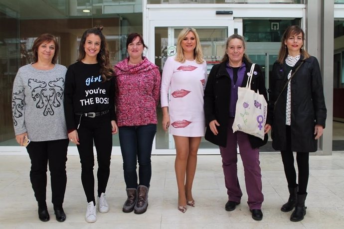 Mujeres del Consell de Ibiza se suman a la huelga