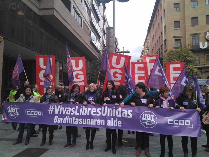 Manifestación de UGT y CCOO en Pamplona en el Día de la Mujer
