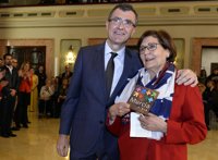 La primera catedrática de la UMU, Francisca Moya del Baño, recibe el premio 'Murcia en Igualdad'
