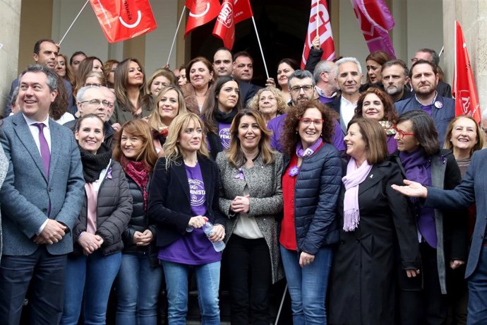 Concentración convocada por los sindicatos por el Día de la Mujer