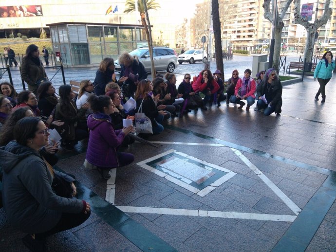 Sentada del 8M en apoyo a la menor víctima de intento de agresión sexual en Jaén