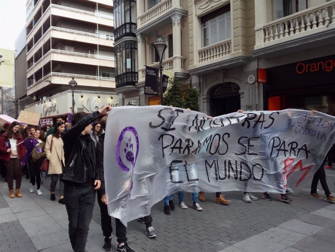 Manifestación estudiantil con motivo de la Huelga del Día de la Mujer