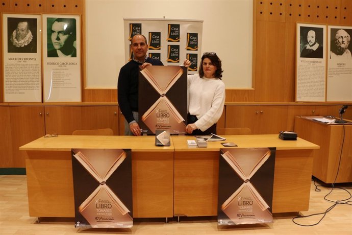 Ayuntamiento De Tomares: Nota De Prensa (La X Feria Del Libro De Tomares Abre La