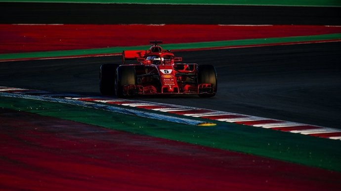 Vettel pulveriza el récord del nuevo trazado en el penúltimo Montmeló