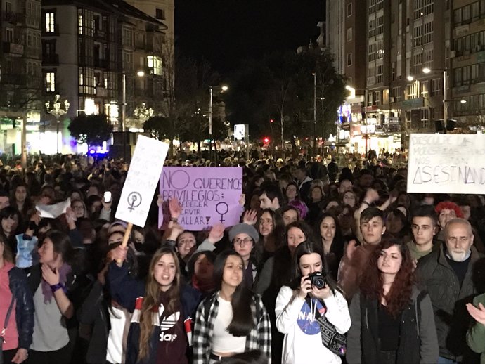 Masiva e histórica manifestación por la igualdad en Santander 