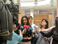 Villacís, "muy orgullosa" de manifestarse, indica que la abuchearon "los radicales de siempre disfrazados de feministas"