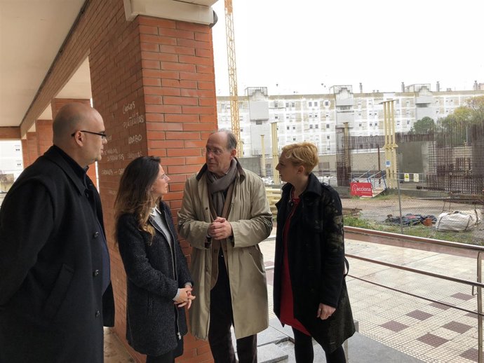 El diputado socialista por Huelva José Juan Díaz Trillo en el Archivo Provincial