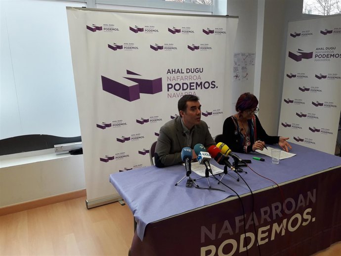 Eduardo Santos y Tere Sáez, de Podemos.