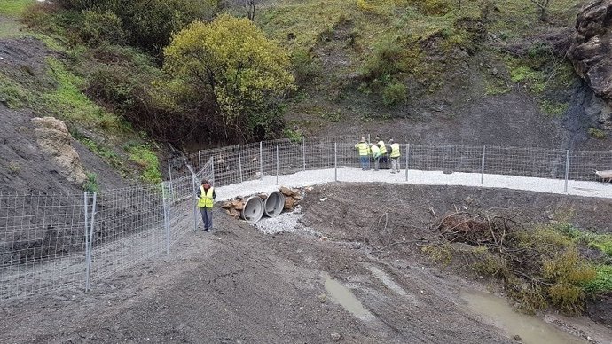 Carretera de Salarez y Archez cortada por haberse hundido en las últimas lluvias