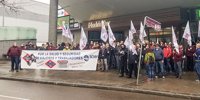 Maquinistas de Metro se manifiestan con mascarillas para exigir la dimisión de Carabante por amianto