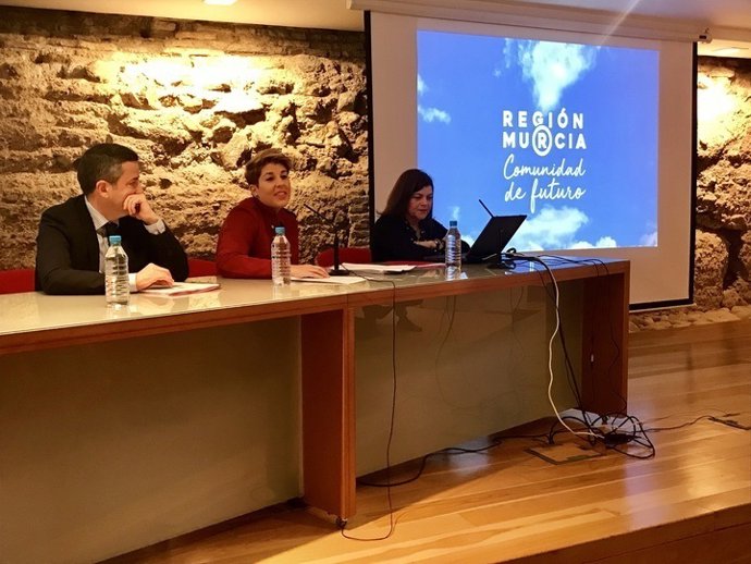 Noelia Arroyo presentando la nueva marca de la Región