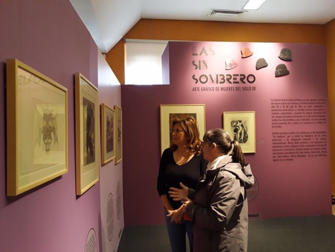 Salazar (i) en la exposición sobre Las Simbrorero.