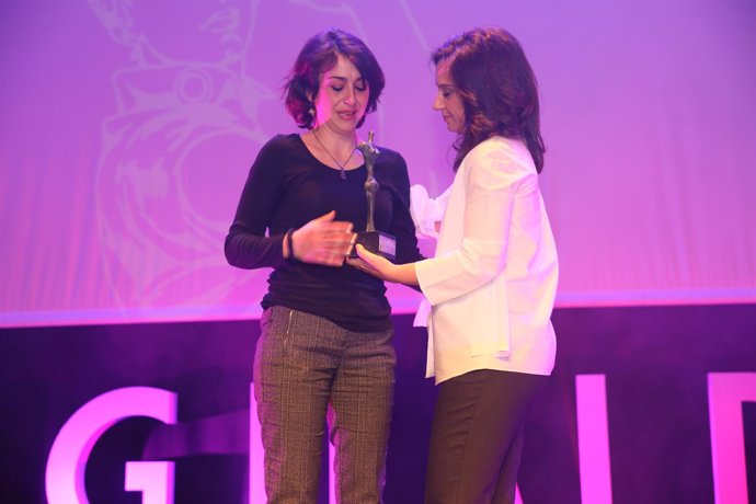 Juana Rivas recoge el Premio 8 de Marzo de manos de la alcaldesa de Getafe
