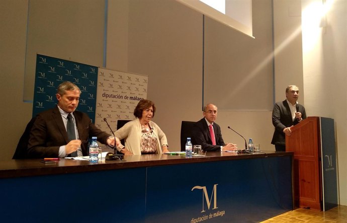 Javier García Vila en un debate en Málaga capital 