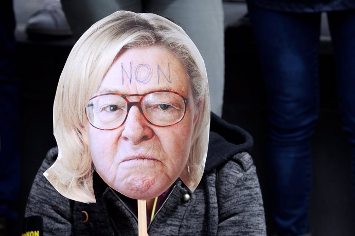 Máscara de Jean-Marie Le Pen y Marine Le Pen