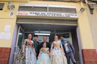 La Guardia Civil enseña a los más pequeños cómo lanzar petardos y disfrutar de la pólvora con seguridad