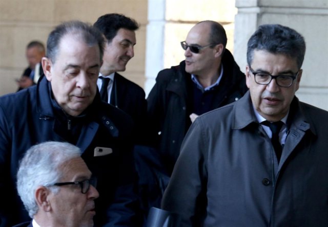 El exinterventor general, en la parte inferior izquierda, llega al juicio de ERE