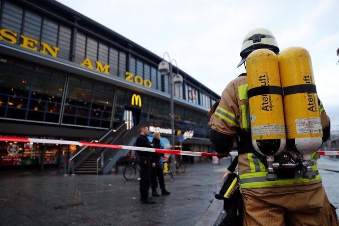 Bomberos en una estación de trenes de Berlín