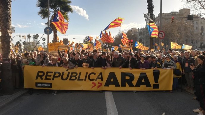 Capçalera de la manifestació de l'ANC 'República, ara'