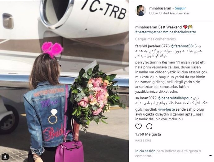 Mina Basaran abordando el avión privado siniestrado en Irán