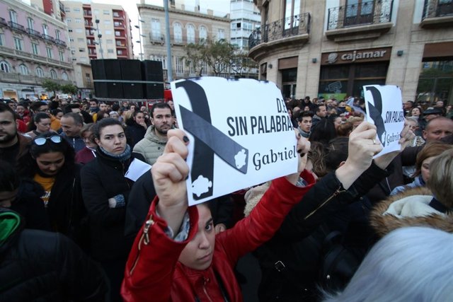 Fwd: Fotos 5 Minutos De Silencio