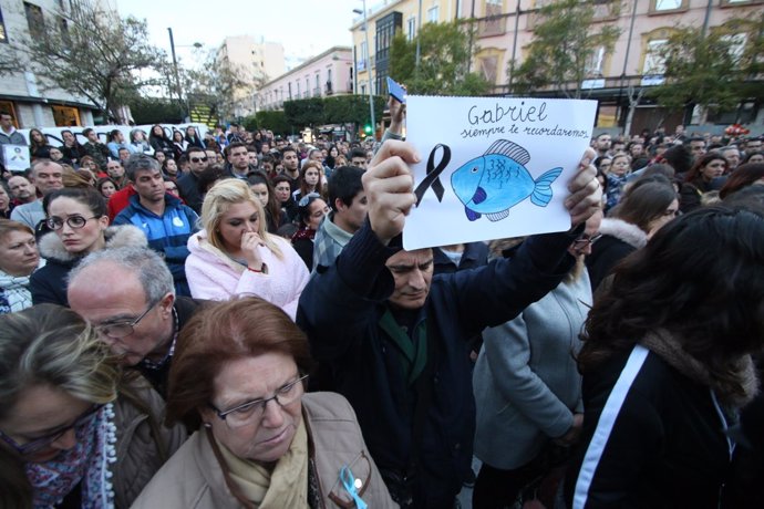 Concentración en Almería tras la muerte de Gabriel Cruz