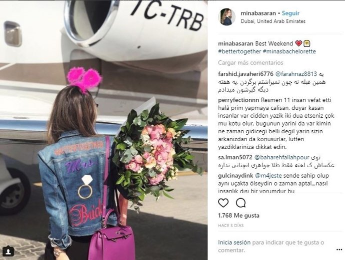 Mina Basessin abordant l'avió privat sinistrat en Iran