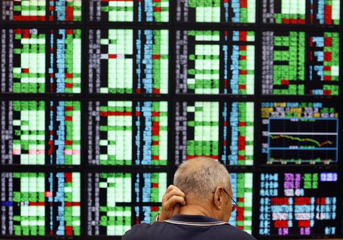 A man monitors stock market prices inside a brokerage in Taipei August 8, 2011. 