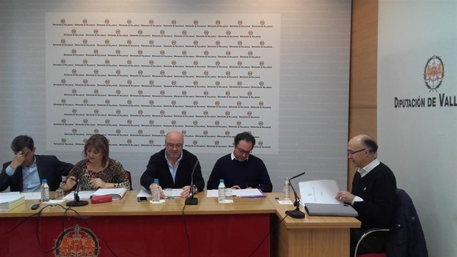 Ruiz Medrano (Dcha) comparece en la Comisión de Meseta Ski. 12-3-18