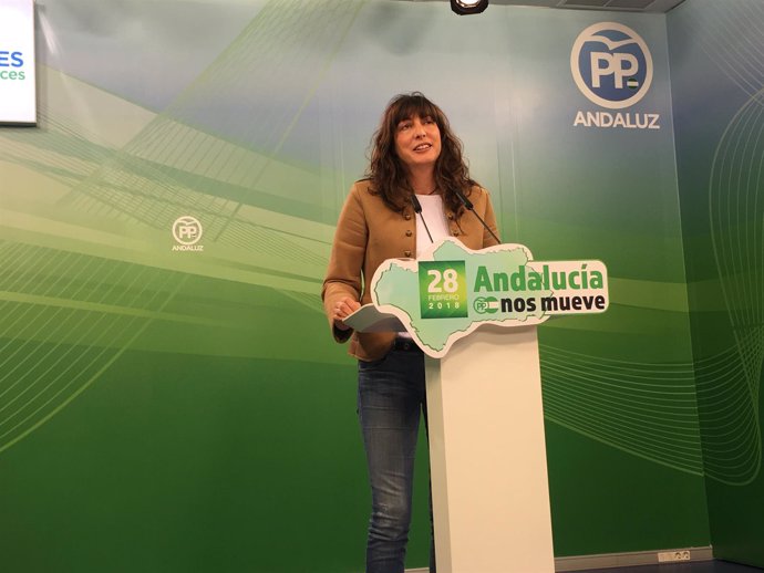 La secretaria general del PP-A, Loles López, en rueda de prensa