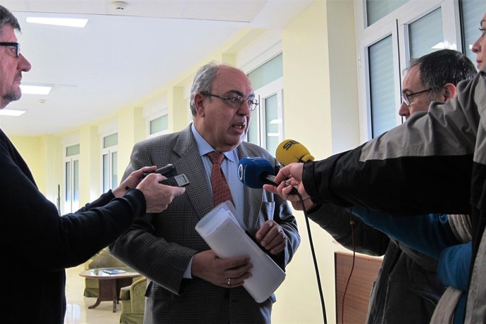 El presidente de la CHG, Antonio Ramón Guinea, atiende a los periodistas en Jaén