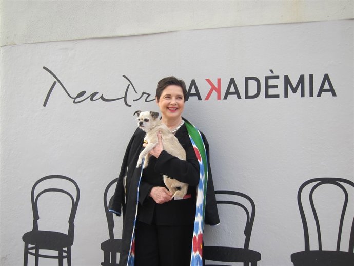 La actriz Isabella Rossellini con su perro
