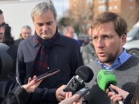 Almeida ironiza sobre el "rotundo fracaso" del JOBO: "A lo mejor se amplía a los que no estén empadronados en el mundo"