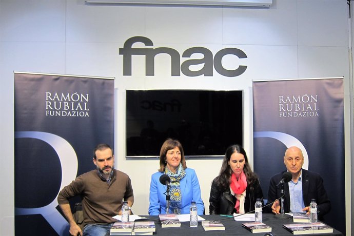 Gaizka Fernández, Idoia Mendia, Sara García y Rodolfo Ares