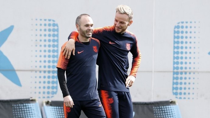 Iniesta junto a Rakitic