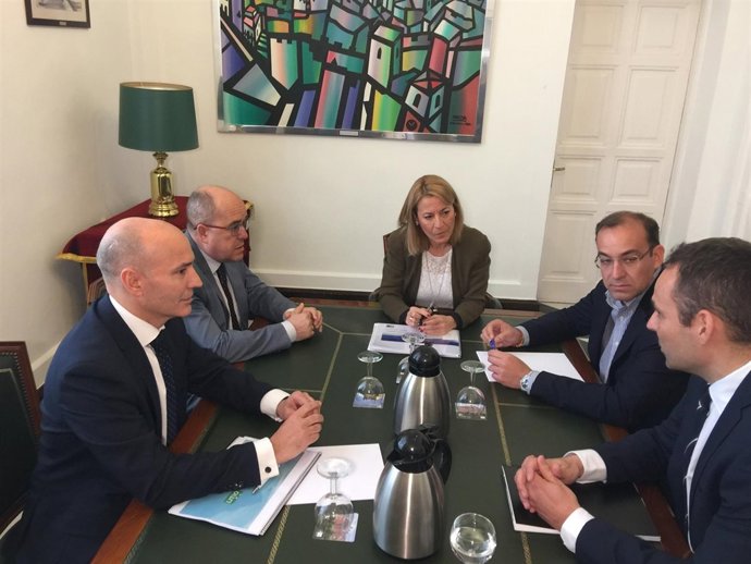 Reunión de la empresa de la mina con equipo de Gobierno