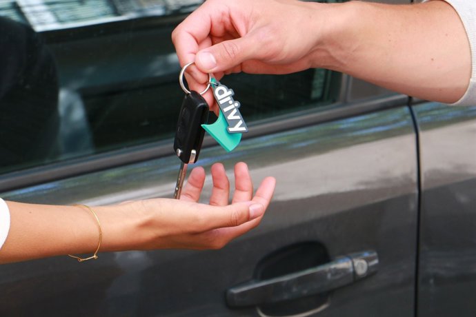 Llave con el nuevo logo de Drivy