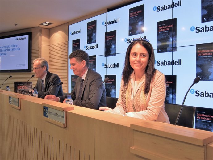  X.Cambra (Mobil Books) J.Guardiola (Banc Sabadell) Escriptora M.Torrentó