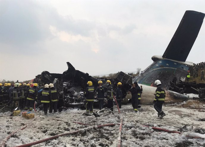 Avión estrellado en el aeropuerto de Katmandú (Nepal)