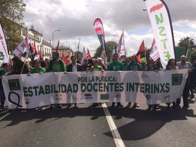 Manifestación de docentes interinos en Sevilla