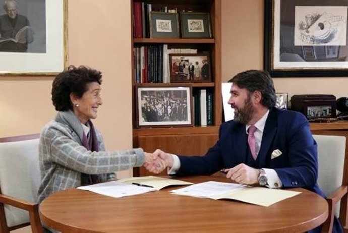 Firma del acuerdo entre Dña Paloma O’Shea y D. Gabriel Novela del Rey