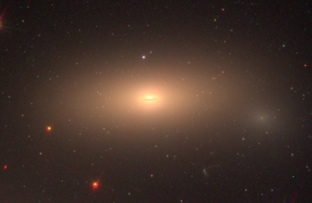 Galaxia compacta masiva NGC 1277”